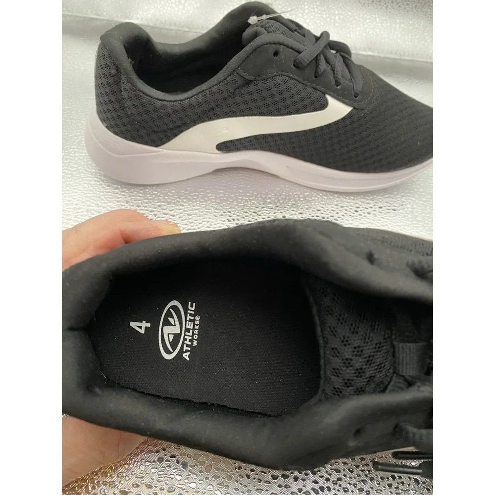 Athletic Works Boys Sneaker Black‎ White Striped Mesh Lace Up Lightweight Size 4